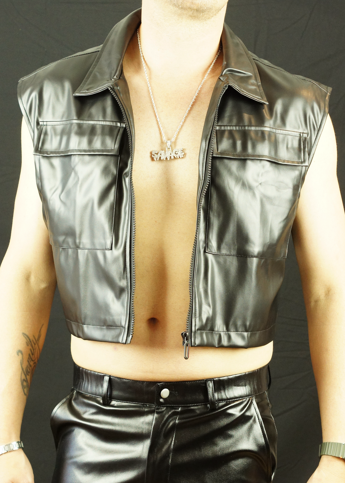 PLEATHER VEST (BLACK)