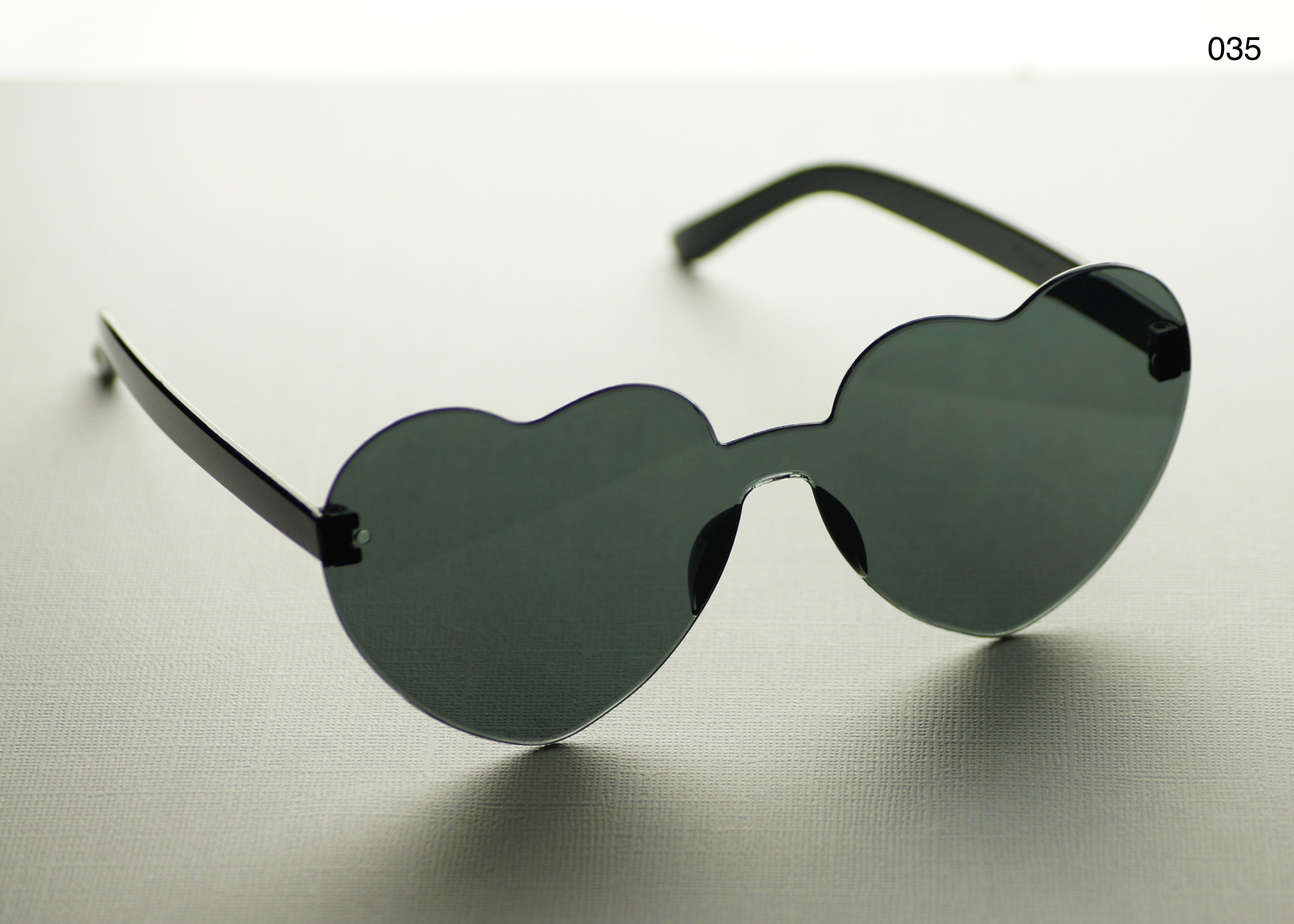 HEART SHAPE GLASSES (MULTIPLE COLOURS)