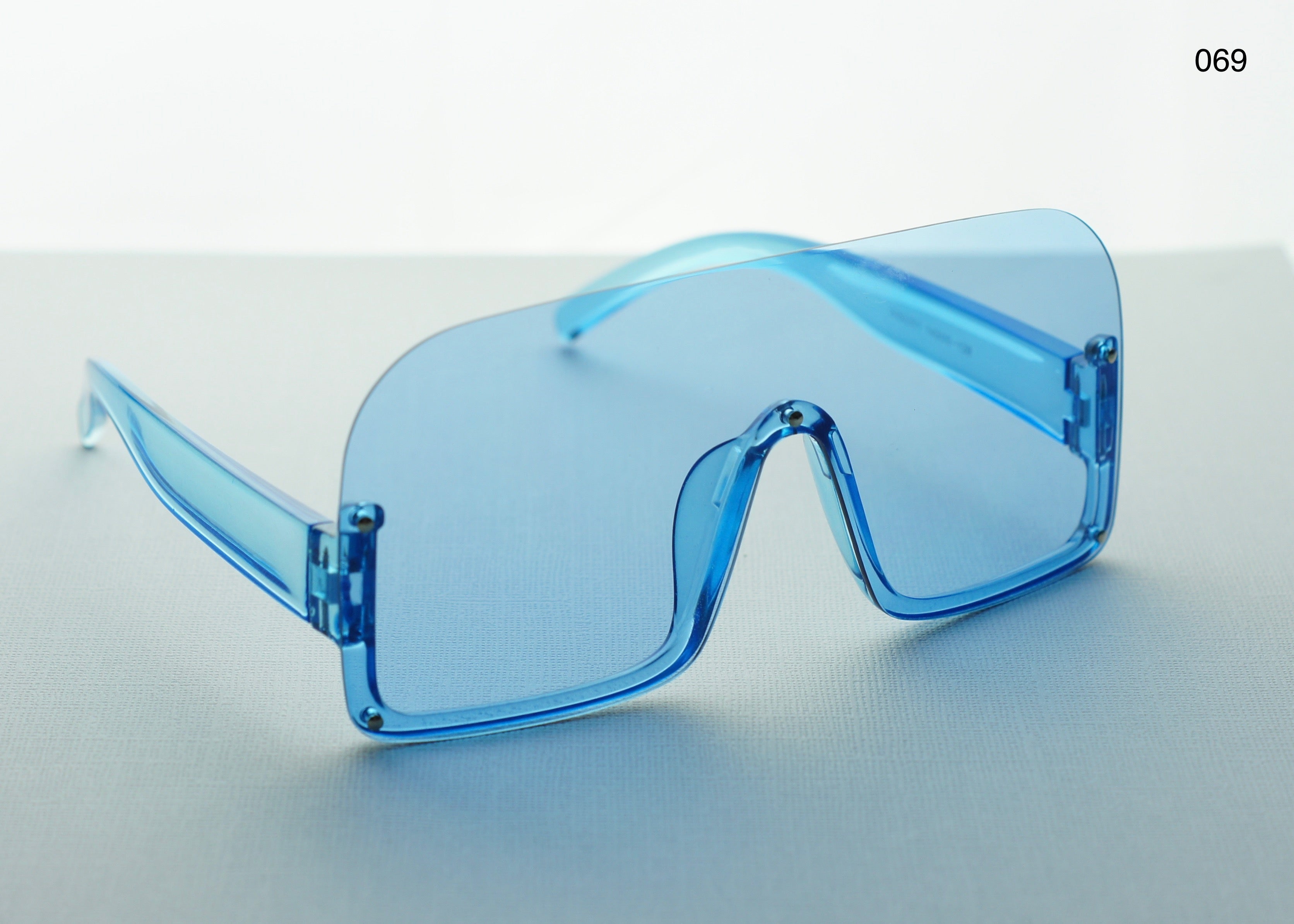 OVERSIZED SUNGLASSES
