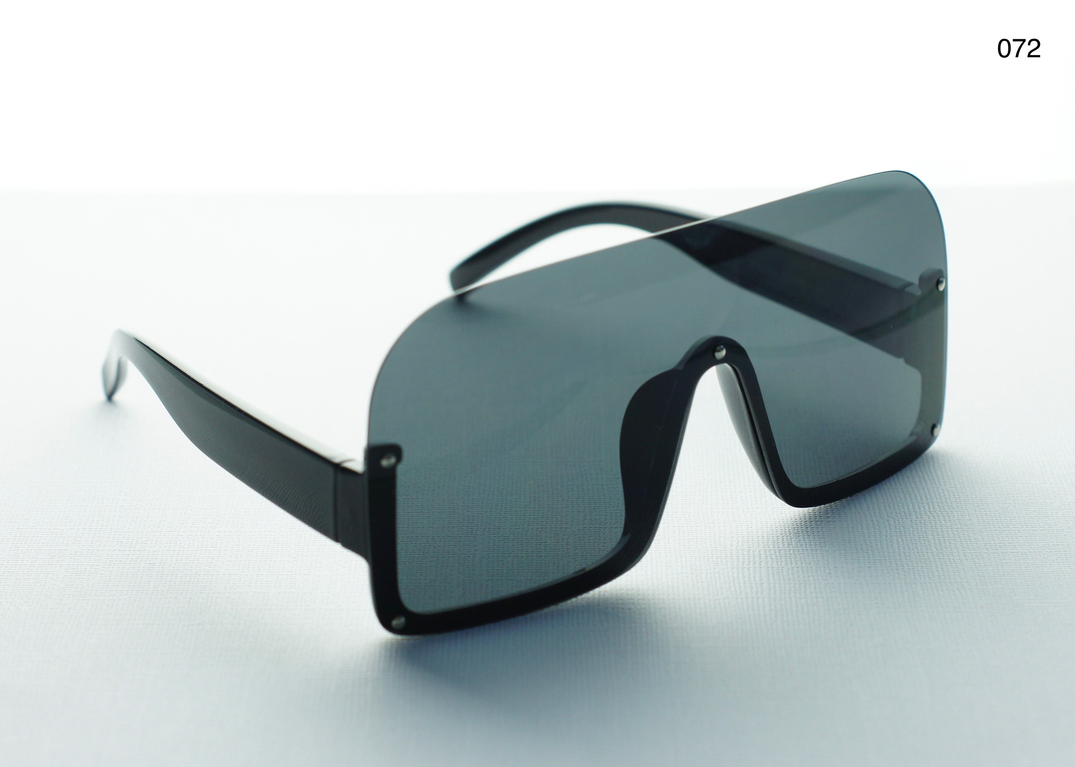 OVERSIZED SUNGLASSES